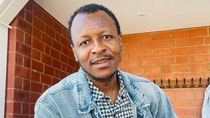 Portrait de Paul Malaba, artiste congolais en création numérique et lauréat des IXes Jeux de la Francophonie.