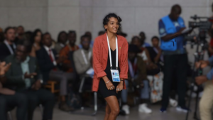 Melisa, photographe mauricienne et lauréate des Jeux de la Francophonie 2023, documentant le quotidien des femmes africaines autour de l’accès à l’eau à travers son projet artistique Les murmures de l’eau.
